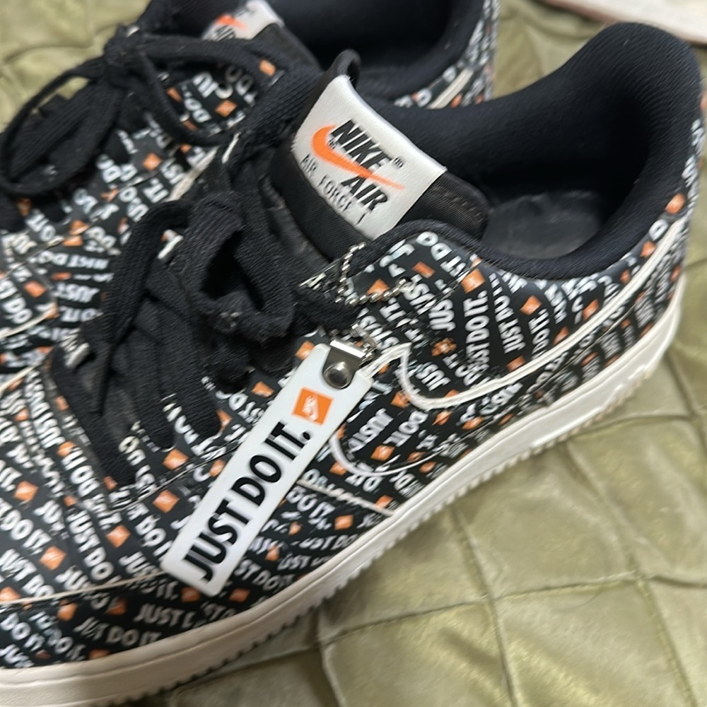 Nike Air Force 1. Just Do It Black Sneakers.
A06298-001 - Picture 5 of 5